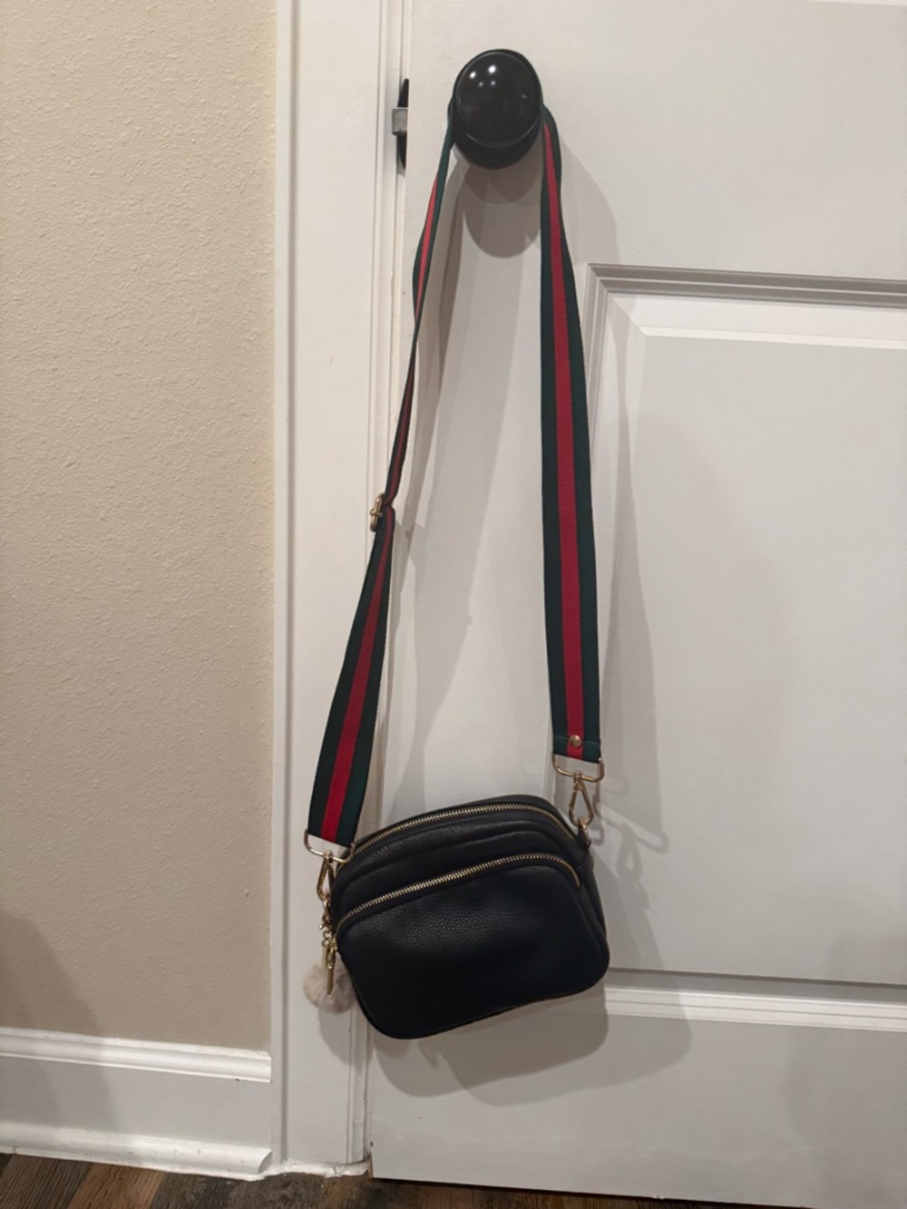 Pompom London Black Pebble Leather Crossbody Bag with Green-Red Strap - Picture 2 of 5